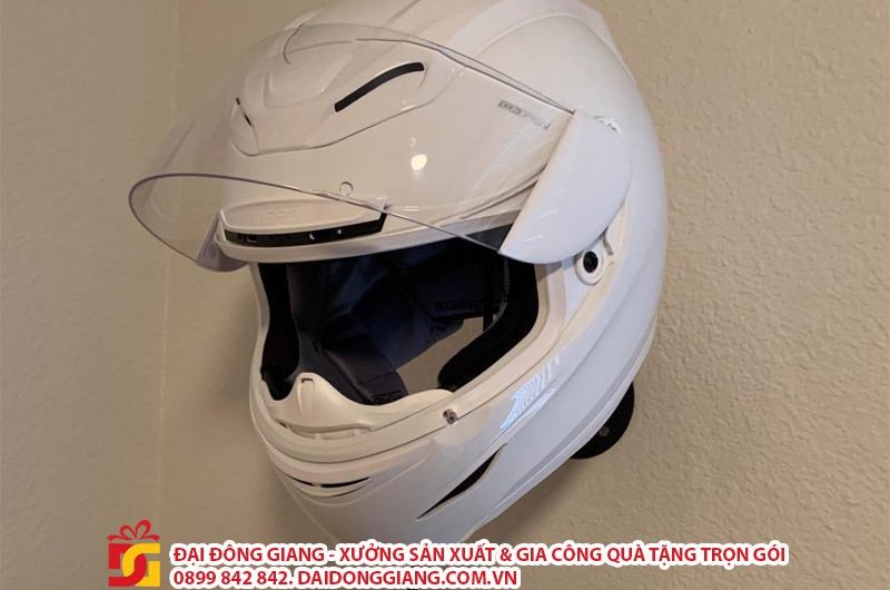 Mũ bảo hiểm - quà tặng ý nghĩa cho người đi xe máy