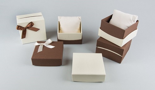 Sản xuất hộp giấy đựng nhẫn cưới, trang sức
